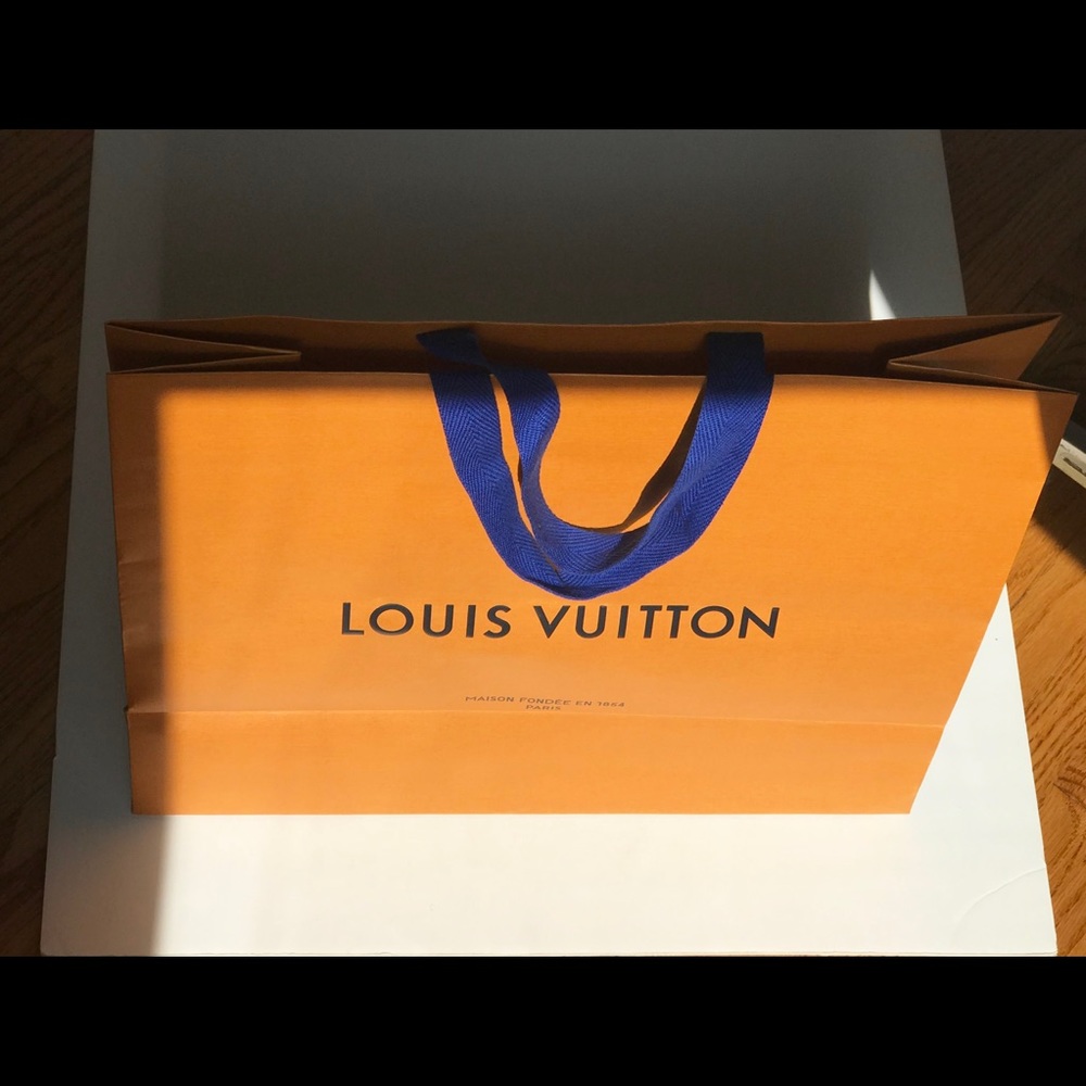 LOUIS VUITTON STURDY PAPER BAG!!